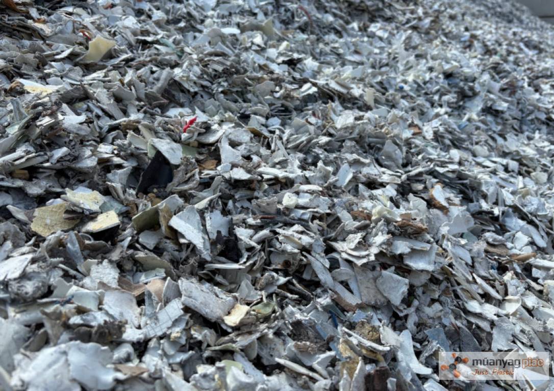 looking_for_unwashed_waste_plastic_from_refrigerators_alapanyag_8571.jpg